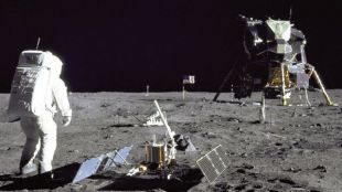 Buzz Aldrin Deploys A Seisometer